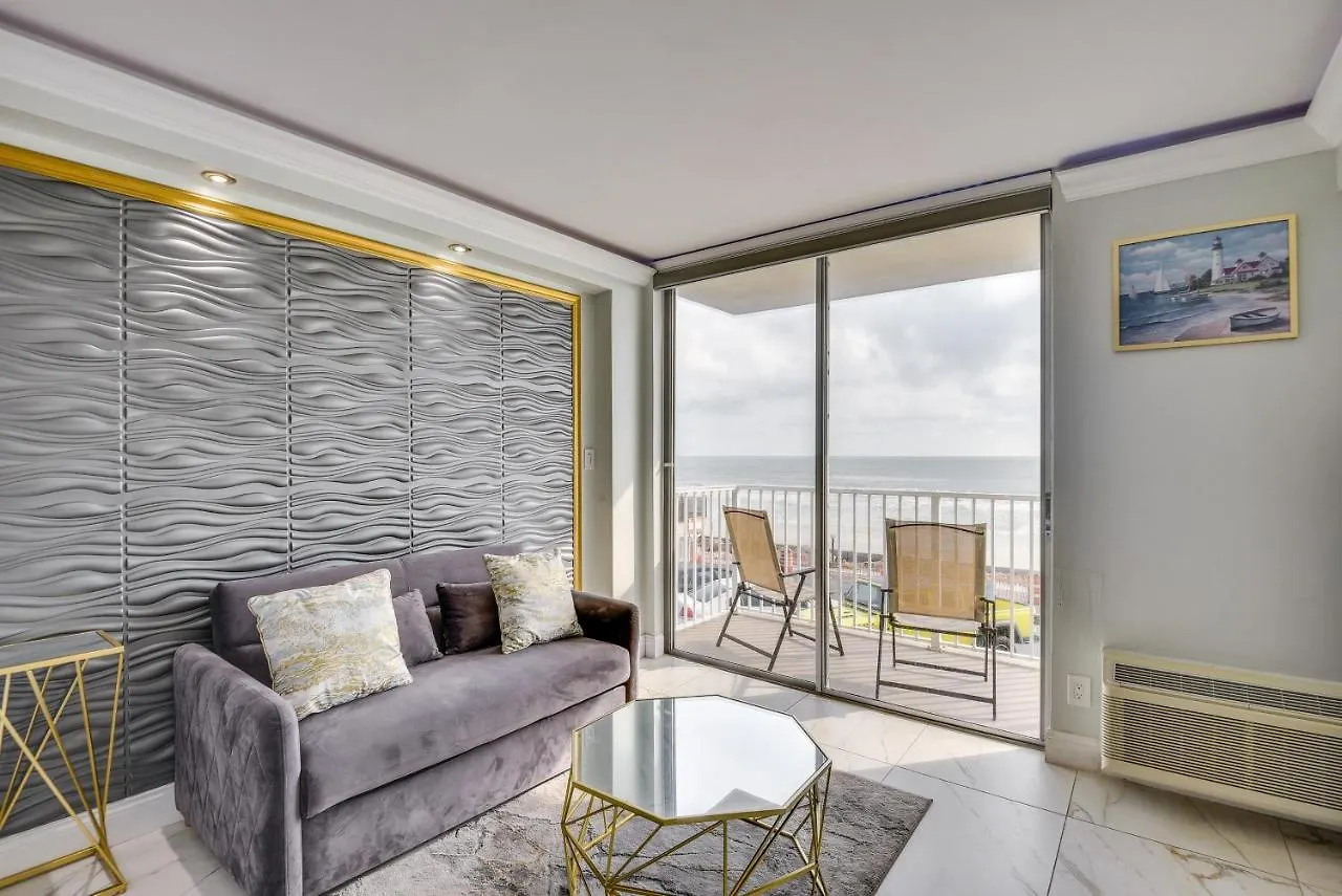 Cozy Florida Getaway With Pool Access And Ocean Views! Appartement Daytona Beach Verenigde Staten